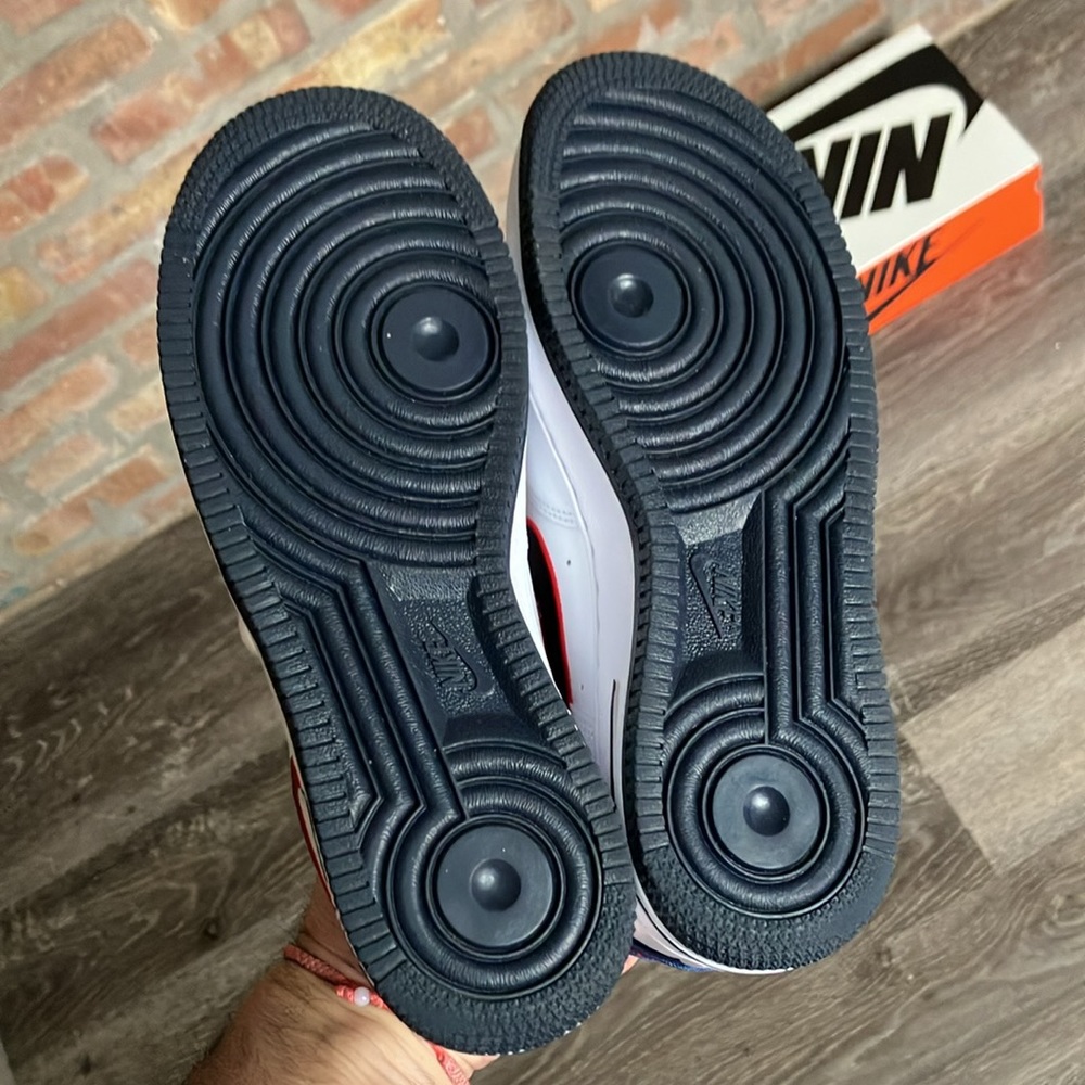 Nike - Picture 11 of 17
